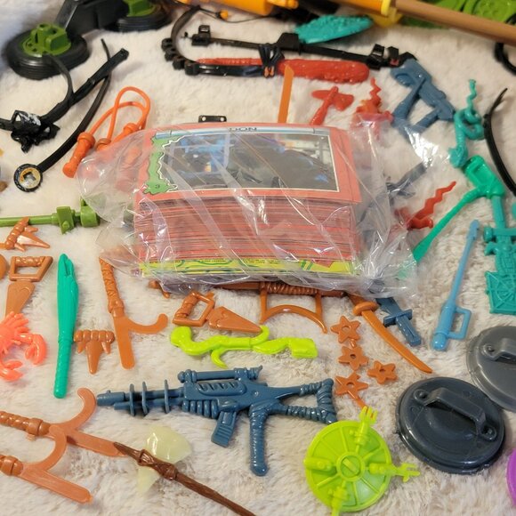 Lot Of 1990s TMNT Accessories Weapons Pieces/Parts Cards Vintage (SEE PICTURES) - Picture 11 of 11